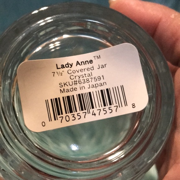 Gotham Lady Anne 7 1/2" Decorative Etched Crystal Jar with Lid Cover. - Picture 3 of 6